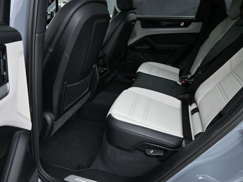 Certified 2025 Porsche Cayenne S image 22