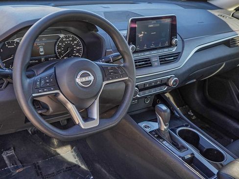 Used 2024 Nissan Altima 2.5 SV image 9