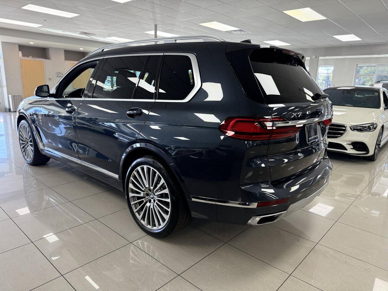 Used 2019 BMW X7 xDrive50i w/ Executive Package AWD/4WD image 2