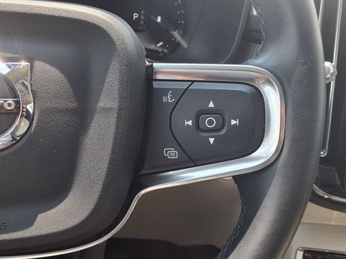 Certified 2024 Volvo XC40 B5 Plus AWD/4WD image 28