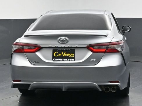 Used 2021 Toyota Camry SE image 3