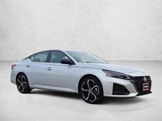 Used 2024 Nissan Altima 2.5 SR video 3