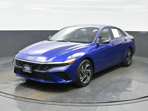 Certified 2025 Hyundai Elantra SEL image 2