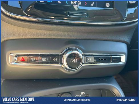 Certified 2025 Volvo XC40 B5 Plus w/ Climate Package image 29