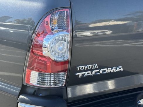 Used 2011 Toyota Tacoma PreRunner image 18