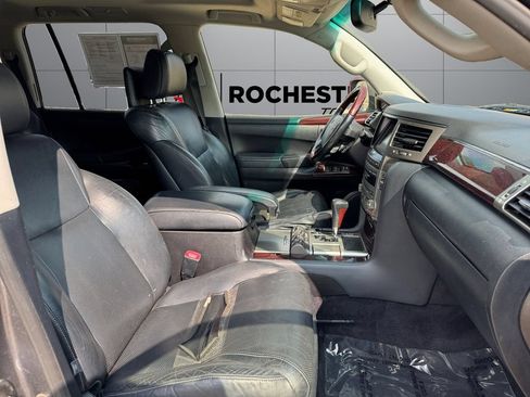 Used 2014 Lexus LX 570 4WD image 17