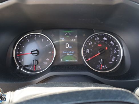 Used 2019 Toyota RAV4 LE FWD image 17
