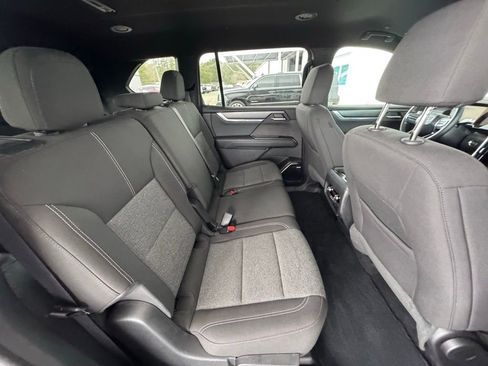 Used 2025 GMC Acadia Elevation image 25