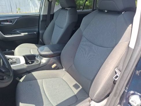 Used 2025 Toyota RAV4 XLE AWD/4WD image 14