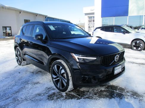 Certified 2023 Volvo XC40 B5 Ultimate w/ Protection Package Premier image 3