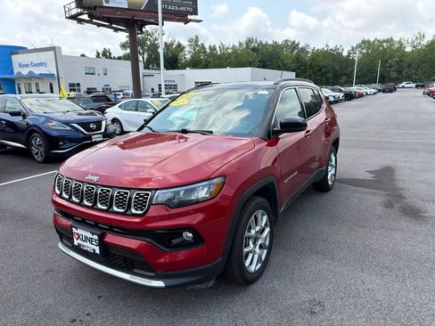 Used 2025 Jeep Compass Limited AWD/4WD image 5