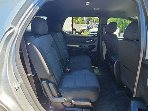 Used 2023 Chevrolet Traverse LT FWD image 26