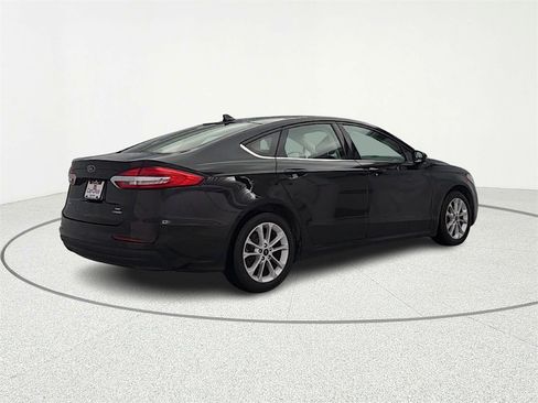 Used 2020 Ford Fusion SE image 8