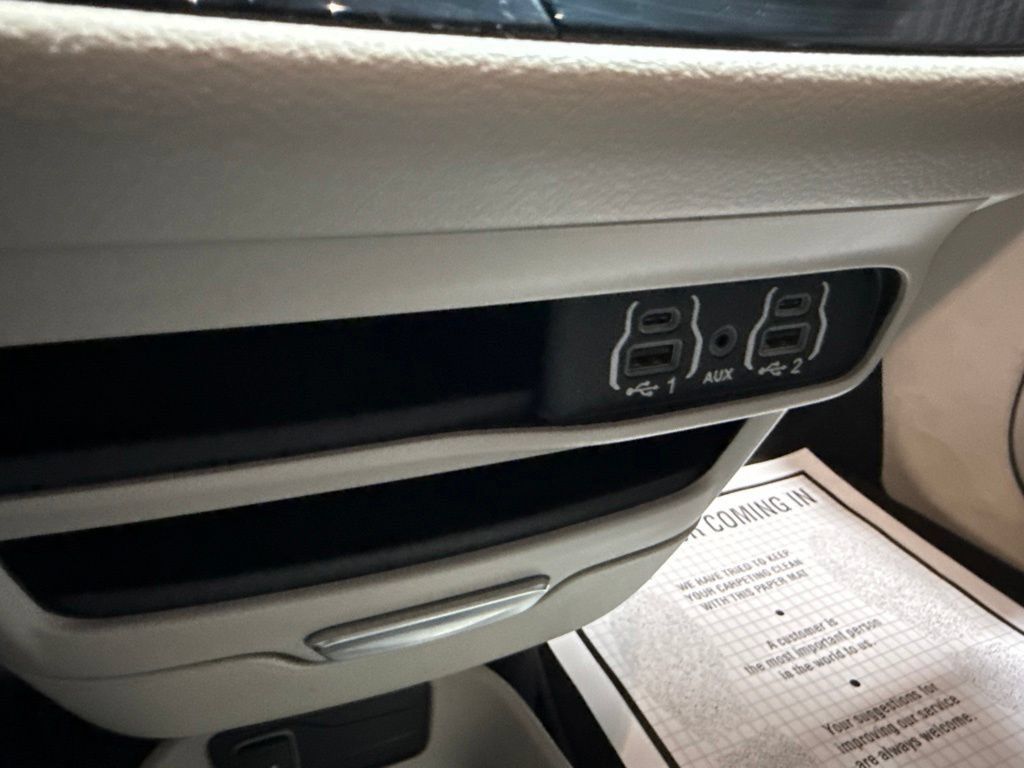 Used 2023 Chrysler Pacifica Touring-L FWD image 35