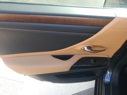 Certified 2022 Lexus ES 350 w/ Premium Package image 14