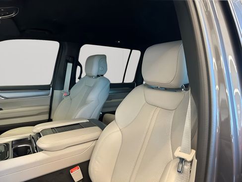 New 2026 Jeep Grand Wagoneer L 4WD image 25