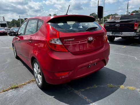 Used 2012 Hyundai Accent SE FWD image 5