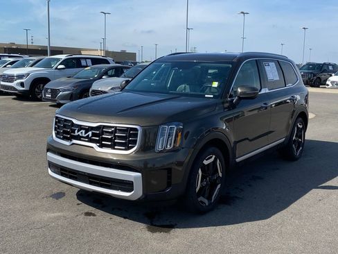 Used 2025 Kia Telluride S image 3