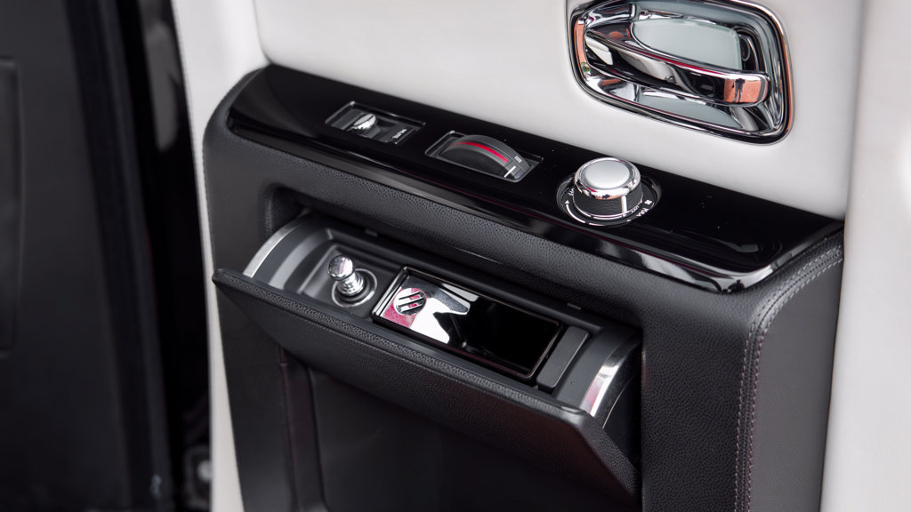 Used 2014 Rolls-Royce Phantom Sedan RWD image 35