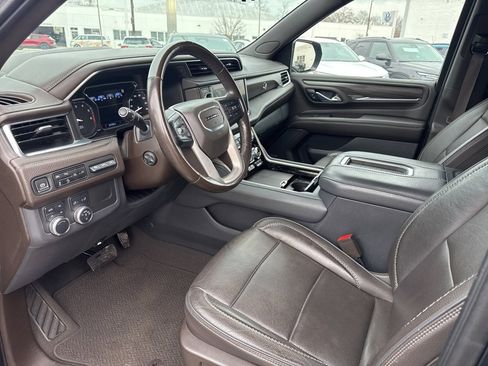 Used 2021 GMC Yukon XL Denali w/ Denali Premium Package image 17