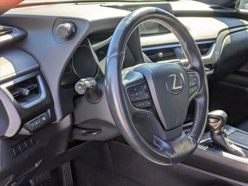 Used 2019 Lexus UX 200 image 3