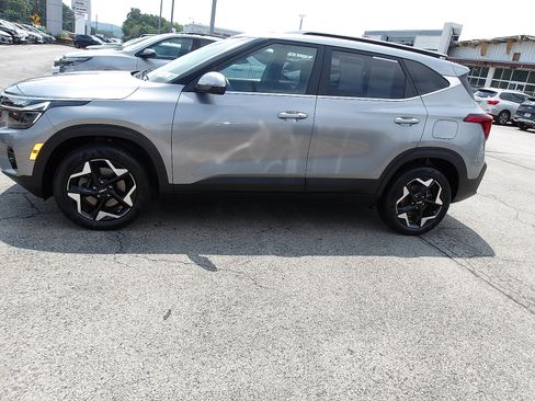 Used 2024 Kia Seltos EX AWD/4WD image 4