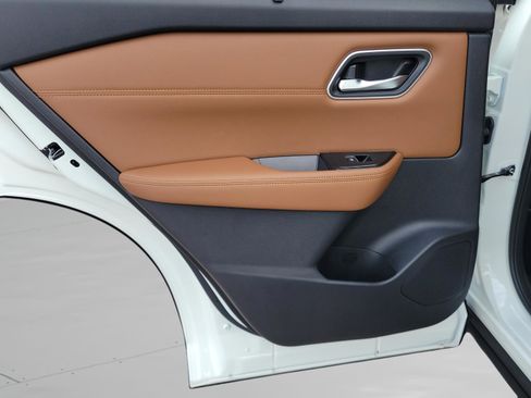 New 2026 Nissan Rogue Platinum image 32