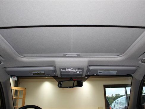Used 2013 Toyota Highlander SE AWD/4WD image 23