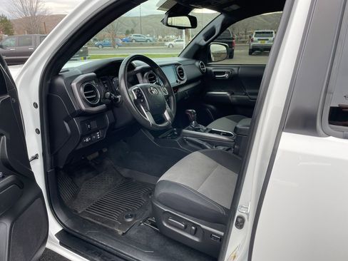 Certified 2023 Toyota Tacoma TRD Off-Road w/ Black Out Package (TMS) image 10