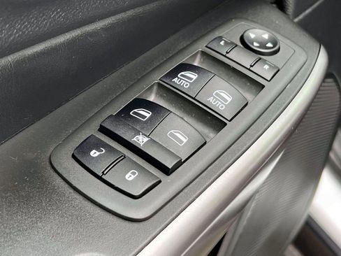 Used 2022 Jeep Cherokee Limited image 16