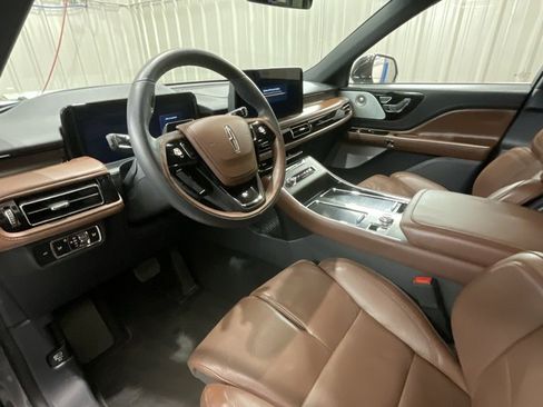 Used 2025 Lincoln Aviator Reserve w/ Luxury Package image 9