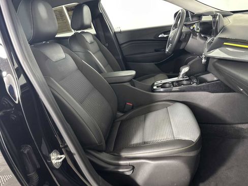 Used 2024 Chevrolet Trax LT w/ Driver Confidence Package FWD image 25