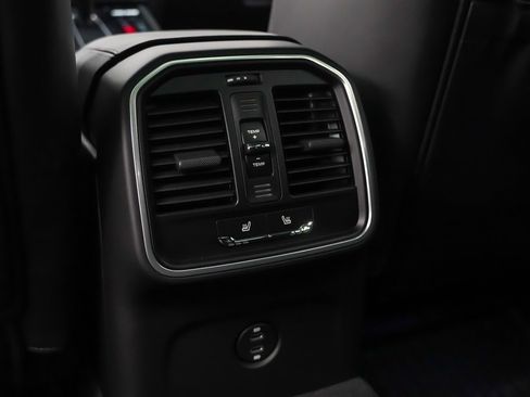 New 2026 Porsche Macan image 20