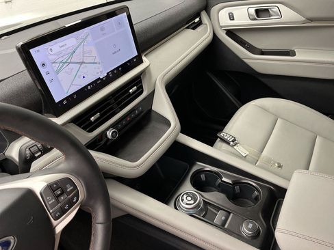 New 2026 Ford Explorer Active w/ Active Comfort Package AWD/4WD image 19
