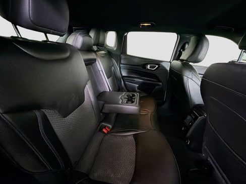 Used 2025 Jeep Compass Latitude w/ Altitude Special Edition image 27