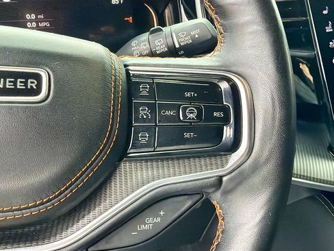 Used 2023 Jeep Grand Wagoneer Series III w/ Rear Seat Video Group 1 AWD/4WD image 38