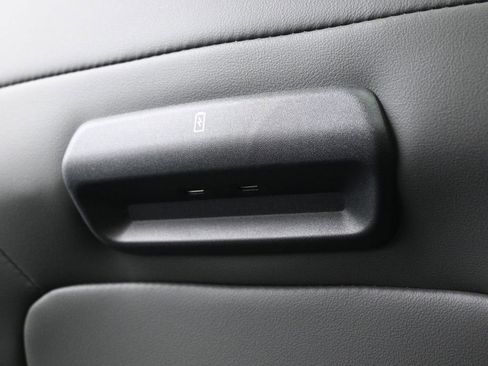 New 2025 Ford Expedition Active image 25