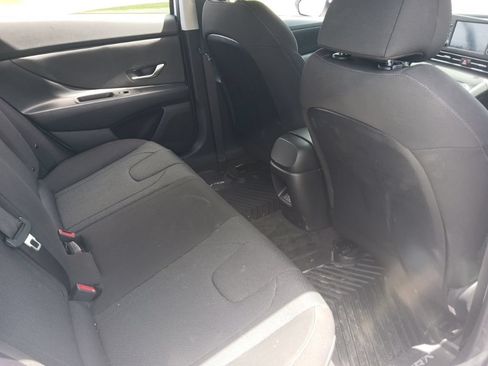Used 2025 Hyundai Elantra SE FWD image 19