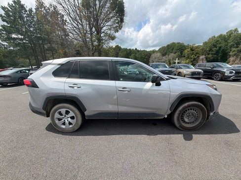 Used 2024 Toyota RAV4 LE AWD/4WD image 4