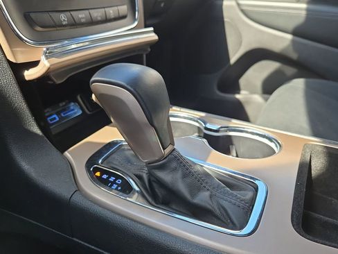 Used 2016 Jeep Grand Cherokee Laredo image 24