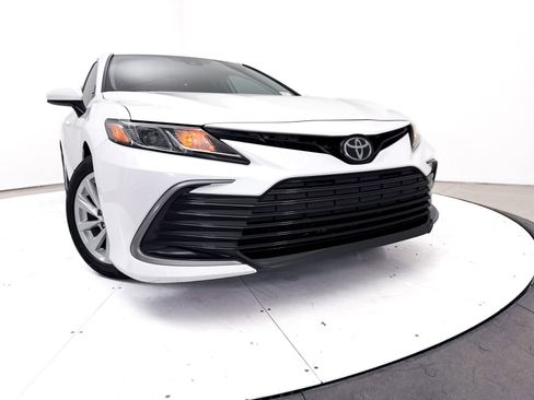 Used 2021 Toyota Camry LE w/ Carpet Mat Package (TMS) FWD image 5