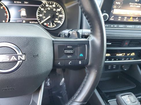 Used 2025 Nissan Rogue SV FWD image 25