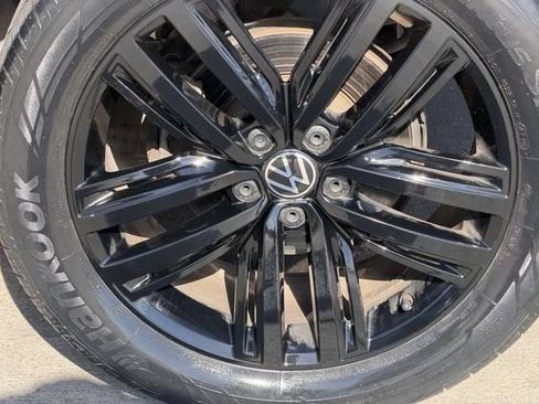 Used 2022 Volkswagen Tiguan SE R-Line FWD image 8
