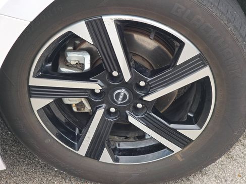 Used 2024 Nissan Sentra SV FWD image 3