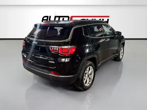 Used 2025 Jeep Compass Latitude AWD/4WD image 7