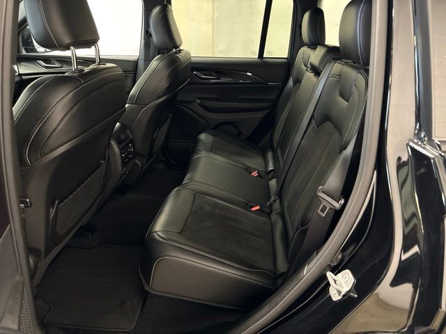 Used 2023 Jeep Grand Cherokee Altitude AWD/4WD image 30