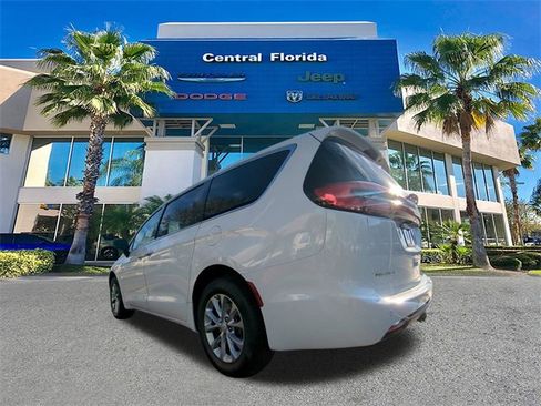 New 2026 Chrysler Pacifica Limited w/ Uconnect Theater Family Group image 7