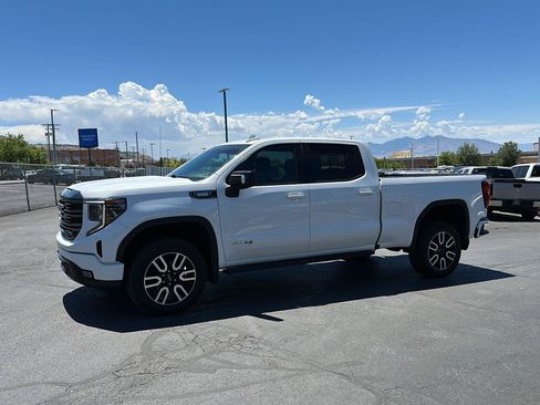 Certified 2022 GMC Sierra 1500 AT4 w/ AT4 Preferred Package AWD/4WD image 1
