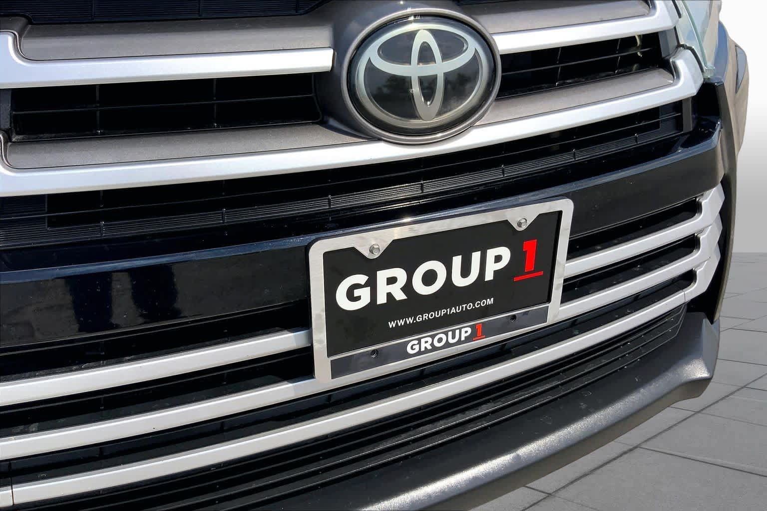 Used 2019 Toyota Highlander XLE AWD/4WD image 29