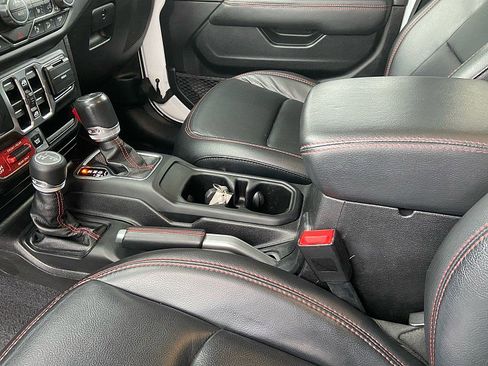 Used 2020 Jeep Wrangler Unlimited Rubicon w/ Uconnect 4C Nav & Sound Group image 15